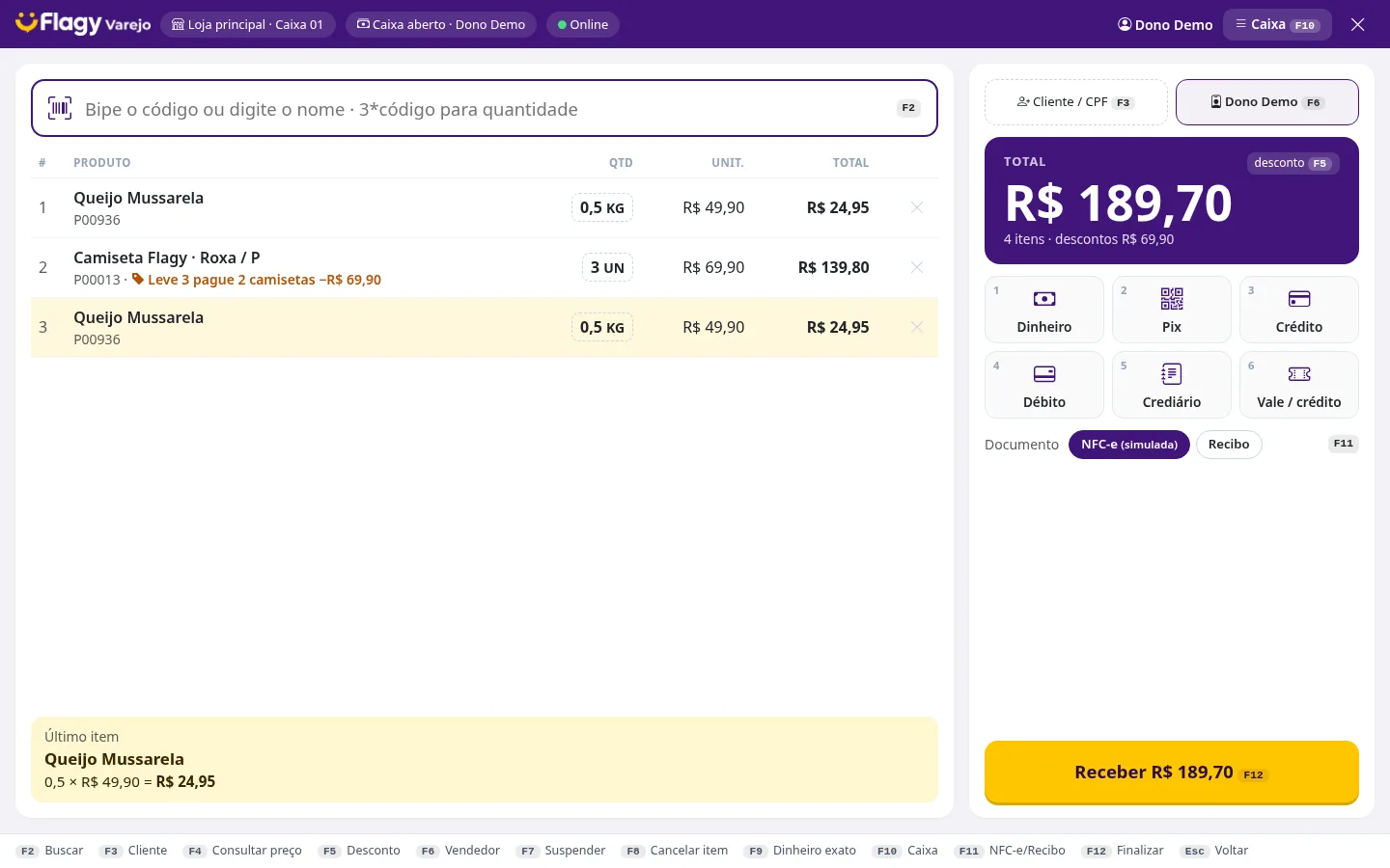 Caixa do Flagy Varejo com queijo pesado na balança e promoção leve 3 pague 2